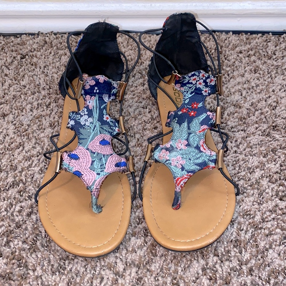 Soda sandals floral size 10 womens